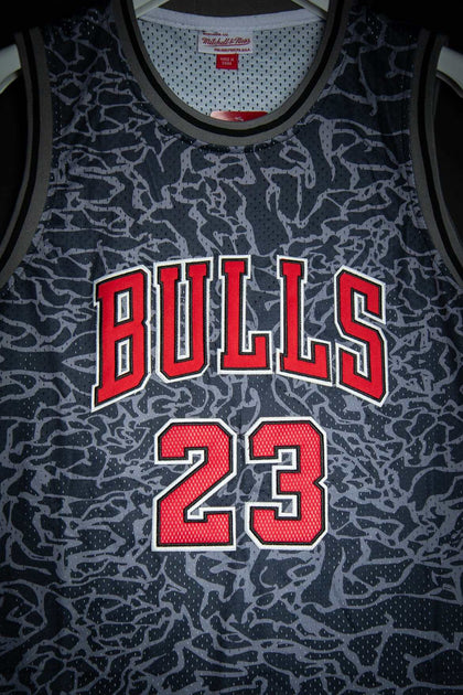 100% Authentic Michael Jordan Mitchell Ness 97 98 Black Bulls Jersey Size  40 M