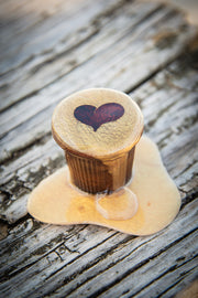 Cafecito Love Shot Mini Statue Rich Golden Espuma