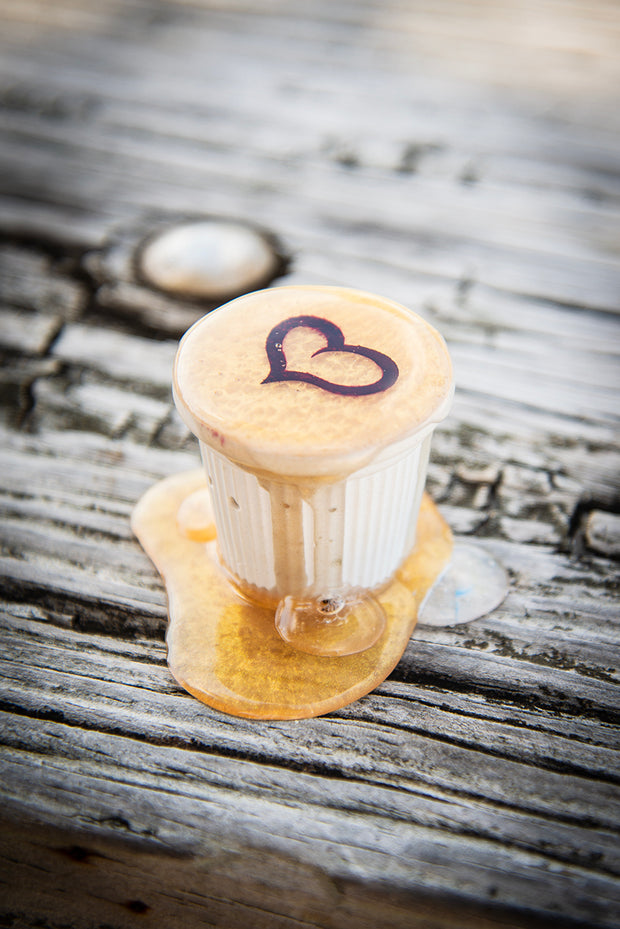 Cafecito Love Shot Mini Statue Plaster Gold Drip Espuma