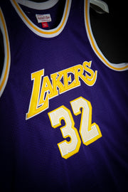 Hardwood Classics Mitchell & Ness Magic Johnson 84-85 Lakers Basketbal –  Deadstock
